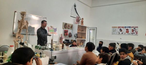 بازدید دانش آموزان دبستان پسرانه فضیلت از پژوهشسرای رازی 