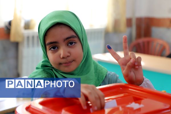 حضور پر شور مردم مشهد در چهاردهمین دوره انتخابات ریاست‌جمهوری 