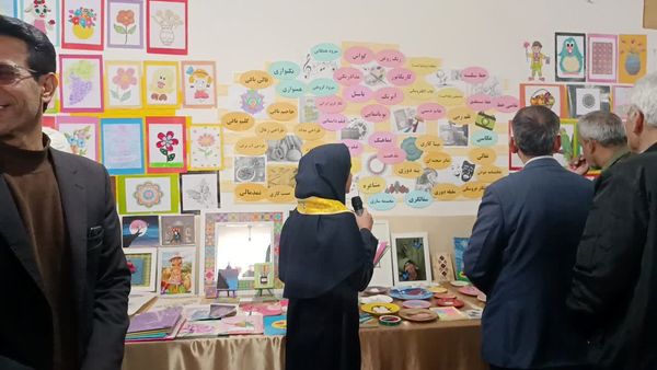 نمایشگاه ماها در دبیرستان فرزانگان