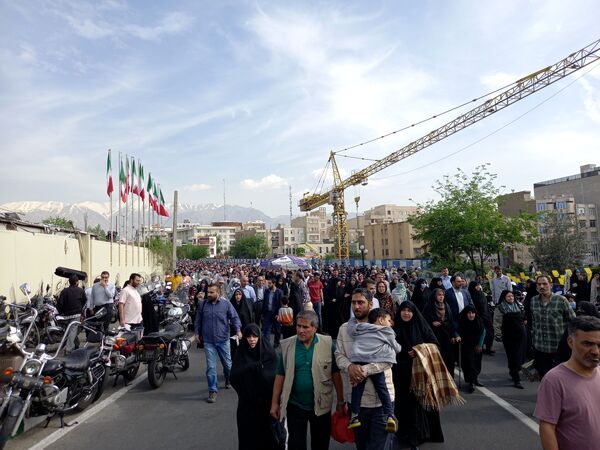 استقبال باشکوه و تعجیل مردم جهت برپایی نماز عید سعید فطر