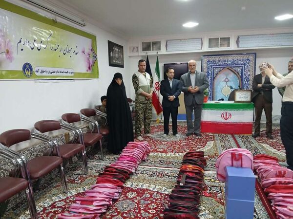 آغاز سال تحصیلی با اهدا کیف و لوازم تحریر به دانش‌آموزان تحت حمایت کمیته امداد در خلیل آباد