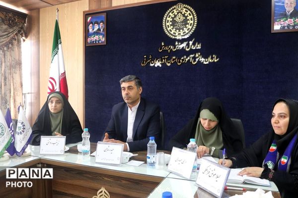 نخستین جلسه هماهنگی نمایندگان دوره دوازدهم و سیزدهم مجلس دانش‌آموزی و اعضای شورای دانش‌آموزی استان آذربایجان شرقی 