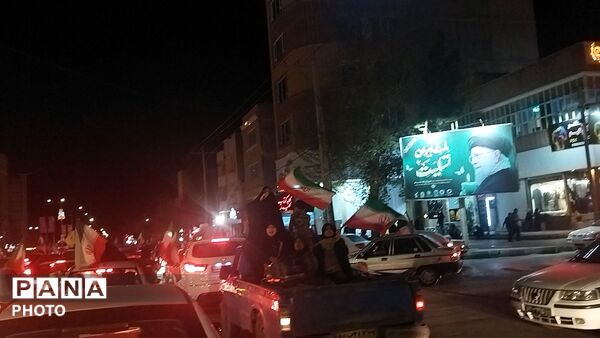 نیشابوری ها تا پایان جنگ  به  بلوار فضل با پرچم ایران  می آیند 