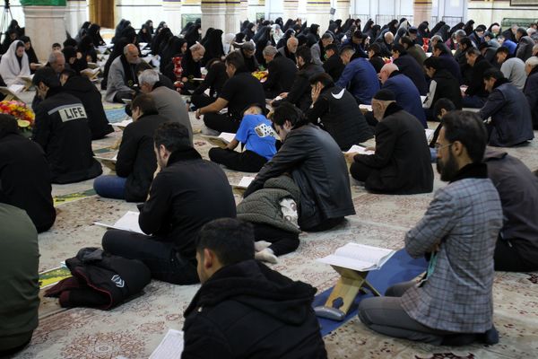 جزء خوانی قرآن کریم در حسینیه اعظم زنجان 