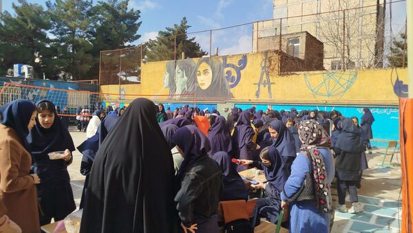 نمایشگاه و بازارچه کارو فناوری در دبیرستان پیرایش یک