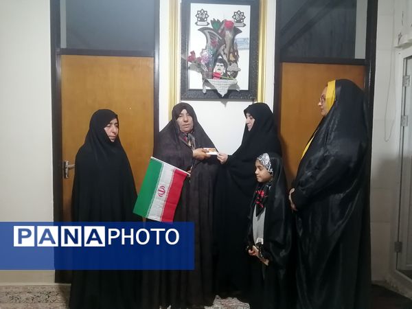 دیدار گروه جهادی شهید صمدی با خانواده شهید نیکدل