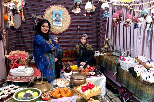 برگزاری بازارچه همدلی با کودکان غزه در دبستان آزاده ناحیه دو شهرری 