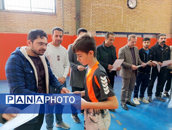  نایب قهرمانی تیم فوتسال مدرسه معلم آشخانه 