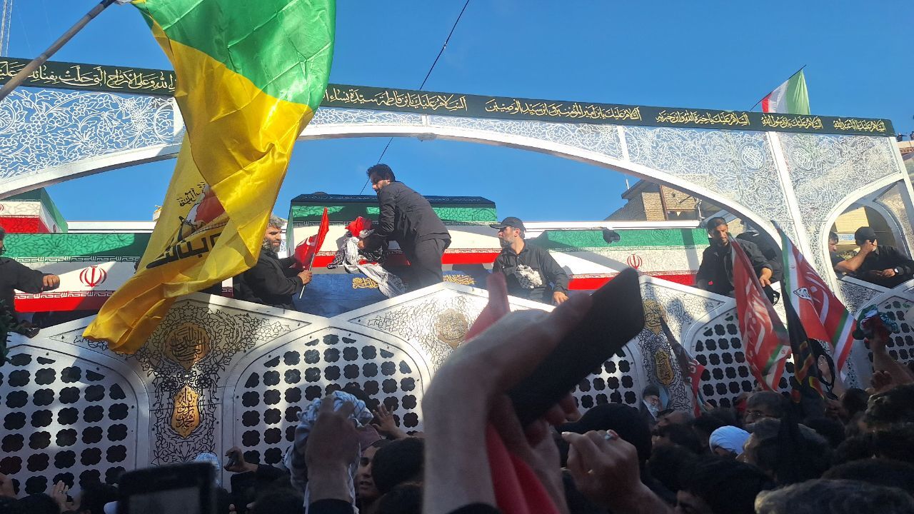 مشهد در سوگِ خورشید؛ وداعِ  در جوار امام رئوف با «رهبر شهید»