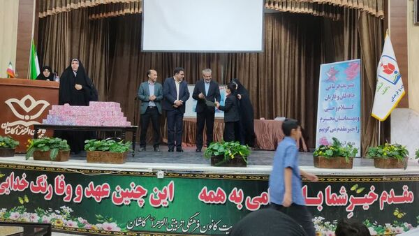 جلوه‌های معنوی اختتامیه مسابقات قرآنی دارالقرآن تسنیم کاشان