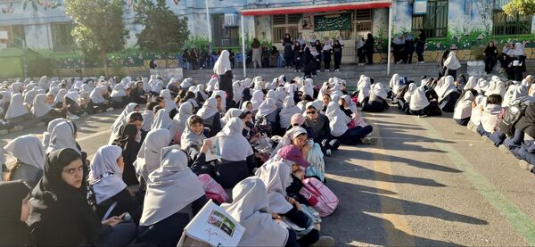 جشن روز معلم در دبستان نیایش ۲