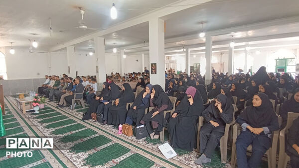 گرامیداشت هفته دفاع مقدس با حضور دانش‌آموزان روستای تمنک 