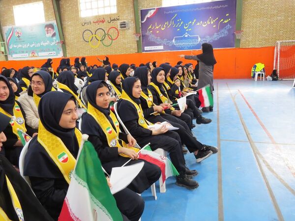 همایش پیشگیری از آسیب‌های چهارشنبه سوری در دبیرستان نرجس بجنورد