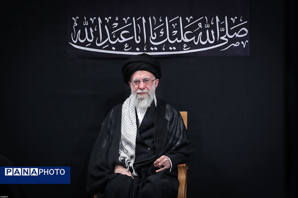 مراسم عزاداری شب عاشورای حسینی (علیه‌السلام) با حضور رهبر انقلاب