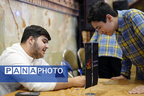 گردهمایی بزرگ ارکان هیات‌های دانش‌آموزی مدارس شهر تهران در حسینیه عشاق 