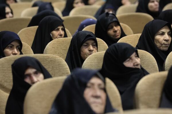 جلسه گرامیداشت و تجلیل از پدران و مادران شهدا 