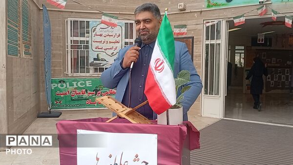 مراسم «جشن عاطفه‌ها» در دبیرستان عفاف ساوجبلاغ   