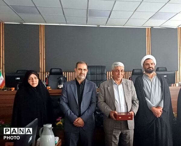 تجلیل از برگزیدگان رویدادهای قرآنی و فرهنگی منطقه ۱۶ تهران