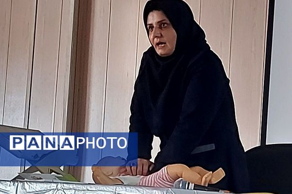  نشست هم‌اندیشی مراقبین سلامت با محوریت ارتقای سبک زندگی سالم در ملارد