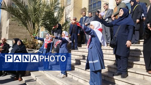 برافراشته شدن پرچم ایران در اداره آموزش و پرورش منطقه ۱۰