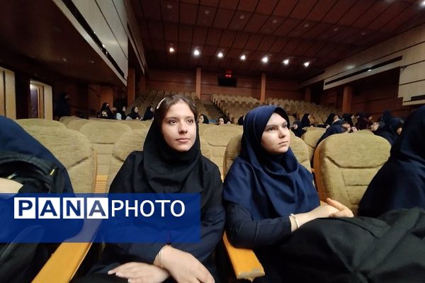 بازدید دانش‌آموزان ناحیه 2 بهارستان از کارخانه سرم‌سازی رازی