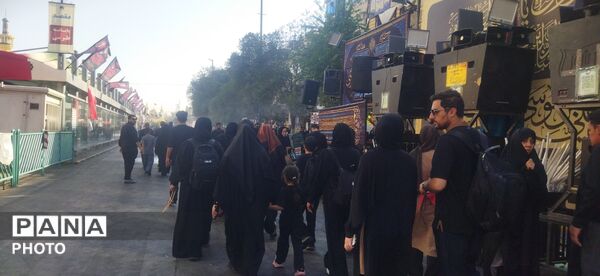 زنجیره زنی و سوگواری امام حسن مجتبی علیه السلام توسط هیئات کاشمر در مشهد