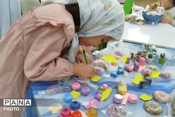 استقبال چشمگیر از غرفه کارآفرینی اعضای کانون پرورش فکری کودکان و نوجوانان اندیشه