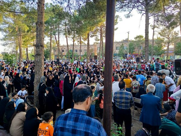 قدم هایی به عشق معلمان