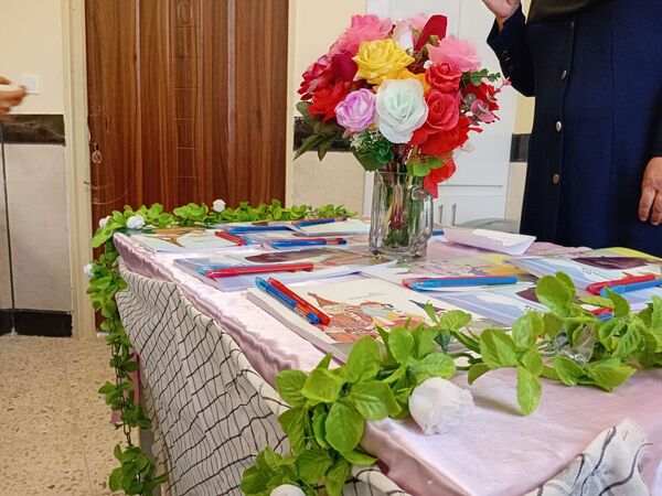 اهدای جوایز به دانش آموزان جدید الورود دبیرستان مادرمهربان خلیل آباد