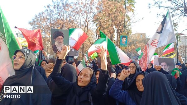  بانوان خرم‌آبادی برای دفاع از وطن برخاستند