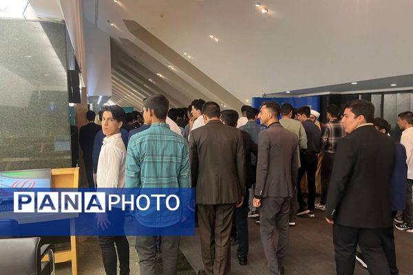 بازدید دانش آموزان دبیرستان نمونه آیت‌الله خامنه‌ای کاشمر از مجلس شورای اسلامی