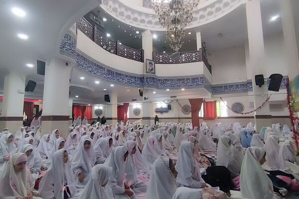 آیین جشن تکلیف دانش‌آموزان دختر شهرستان پردیس در فضایی معنوی و باشکوه