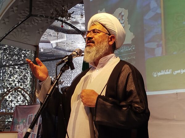 نماز جمعه شهرستان کاشمر با حضور پر رنگ مردم برگزار شد 