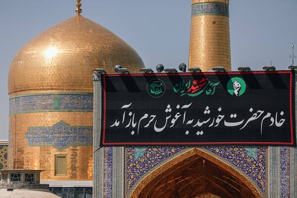 آماده‌سازی حرم مطهر رضوی در آستانه تشییع رهبر شهید انقلاب