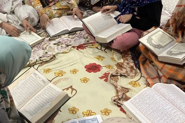 محفل قرائت قرآن نوجوانان در روز دوم اعتکاف 