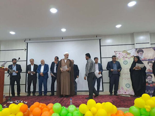  تجلیل از مدیران، مربیان و دانش‌آموزان پیشتاز شهرستان عسلویه