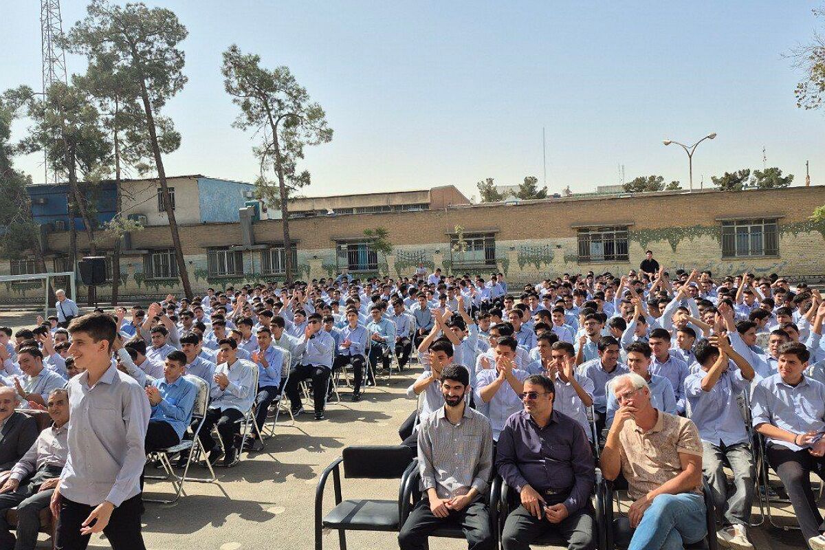 مراسم آغاز سال تحصیلی جدید در دبیرستان ماندگار شهید مدرس