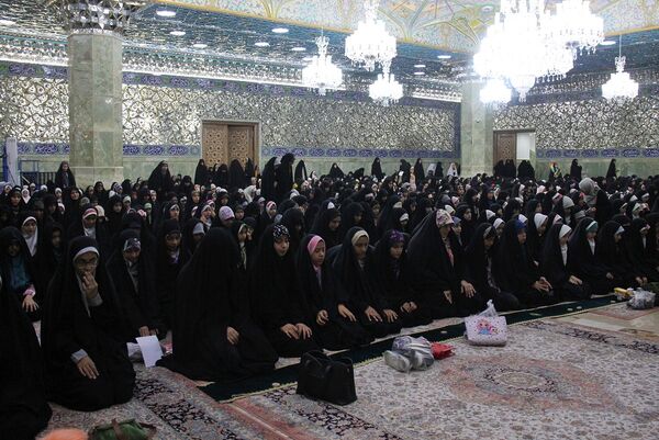 همایش دانش‌آموزی حافظان نور در حرم حضرت معصومه(س)