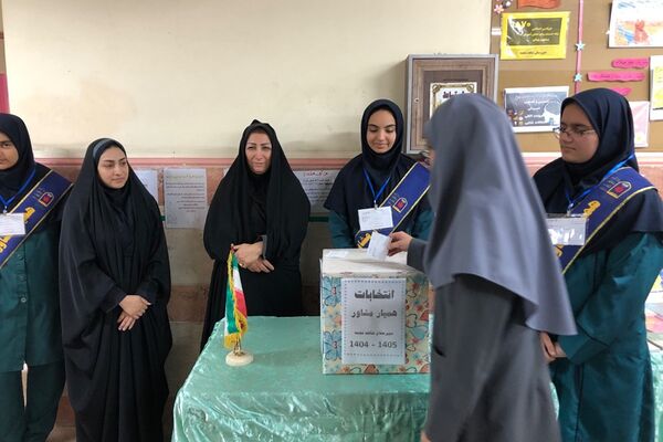 برگزاری انتخابات همیار مشاور در آموزشگاه شاهد نجمه ناحیه دو شهرری 