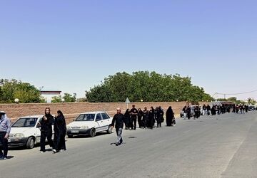 طنین نوای «یا حسین» در مسیر پیاده‌روی جاماندگان اربعین در کمیجان