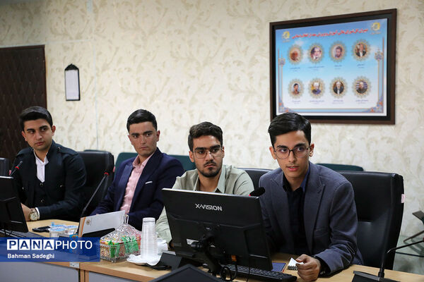 دیدار اعضای هیات رئیسه مجلس دانش‌آموزی با دبیرکل شورای عالی آموزش و پرورش