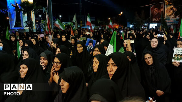نود و هفت شب حضور حماسی و با شکوه مردم کوهدشت، در میدان امام خمینی(ره)