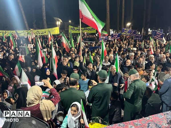 اجتماع پرشور مردم در میدان مرکزی خلیل آباد