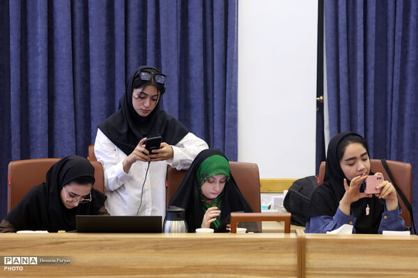 نشست خبری آغاز آموزش هوش مصنوعی به معلمان سراسر کشور