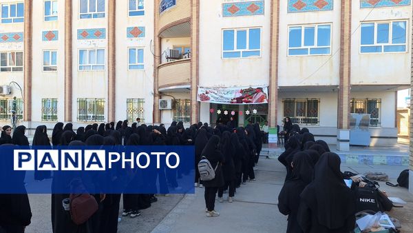 مراسم تجلیل از پرسنل زحمتکش  نیروی‌انتظامی در دبیرستان حضرت‌زینب(س) شهرستان لنده 