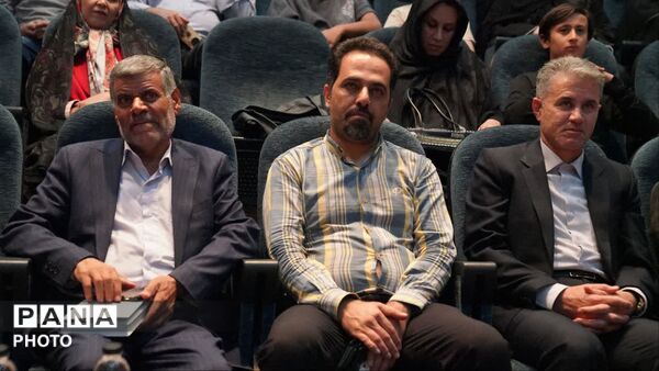 مراسم گرامیداشت ورود دانش آموزان پایه هفتم و معدل برتر دبیرستان بانو نجفی 