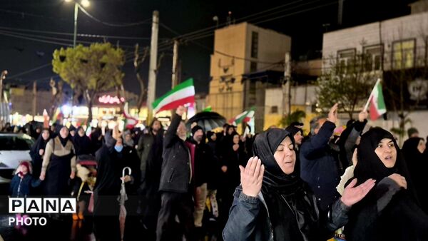 حماسه پرشور مردم فردیس، از ادای احترام به مقام شامخ شهیدان تا محکومیت جنایات استکبار جهانی