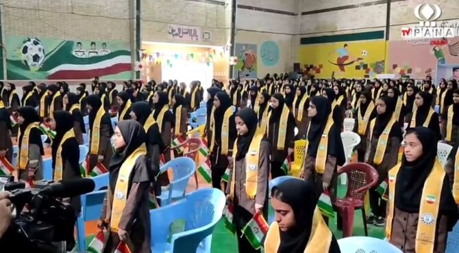 گلبانگ انقلاب در دبیرستان دخترانه توحید زابل 