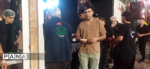 مهمان نوازی مشهدی ها در موکب قمر بنی هاشم