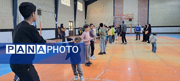 مسابقات طناب‌کشی و دارت در سالن زینبه شهرستان شیروان